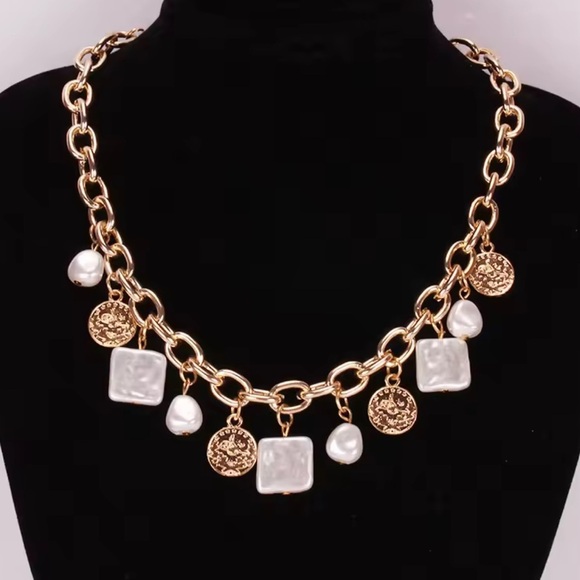 Zara Style Elegant Gold Charm Necklace with Irregular Pearls - Picture 2 of 3